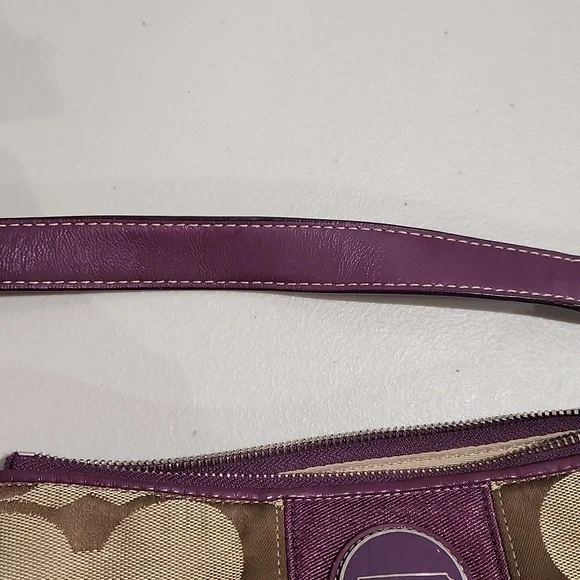 Coach - Picture 8 of 12